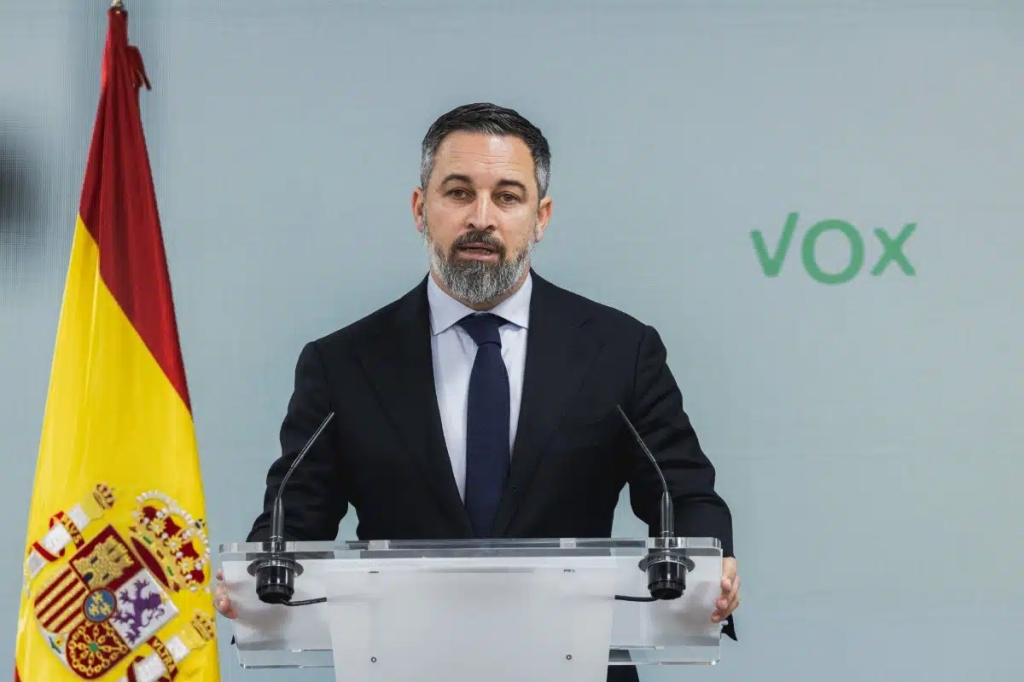 Abascal propone por carta a Feijóo cinco acuerdos contra el «autogolpe» de Sánchez